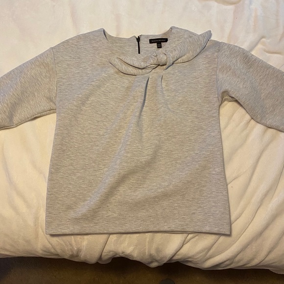 Banana republic sweat shirt with bow size M - Picture 3 of 4